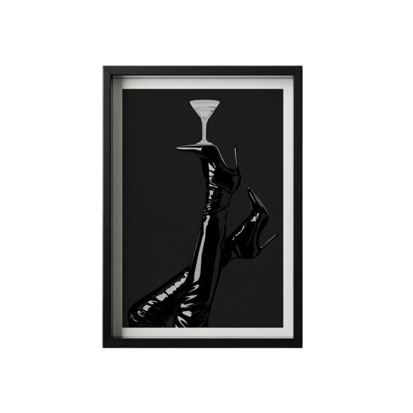 Jambes en bottes noires avec un verre de martini – illustration érotique minimaliste noir et blanc